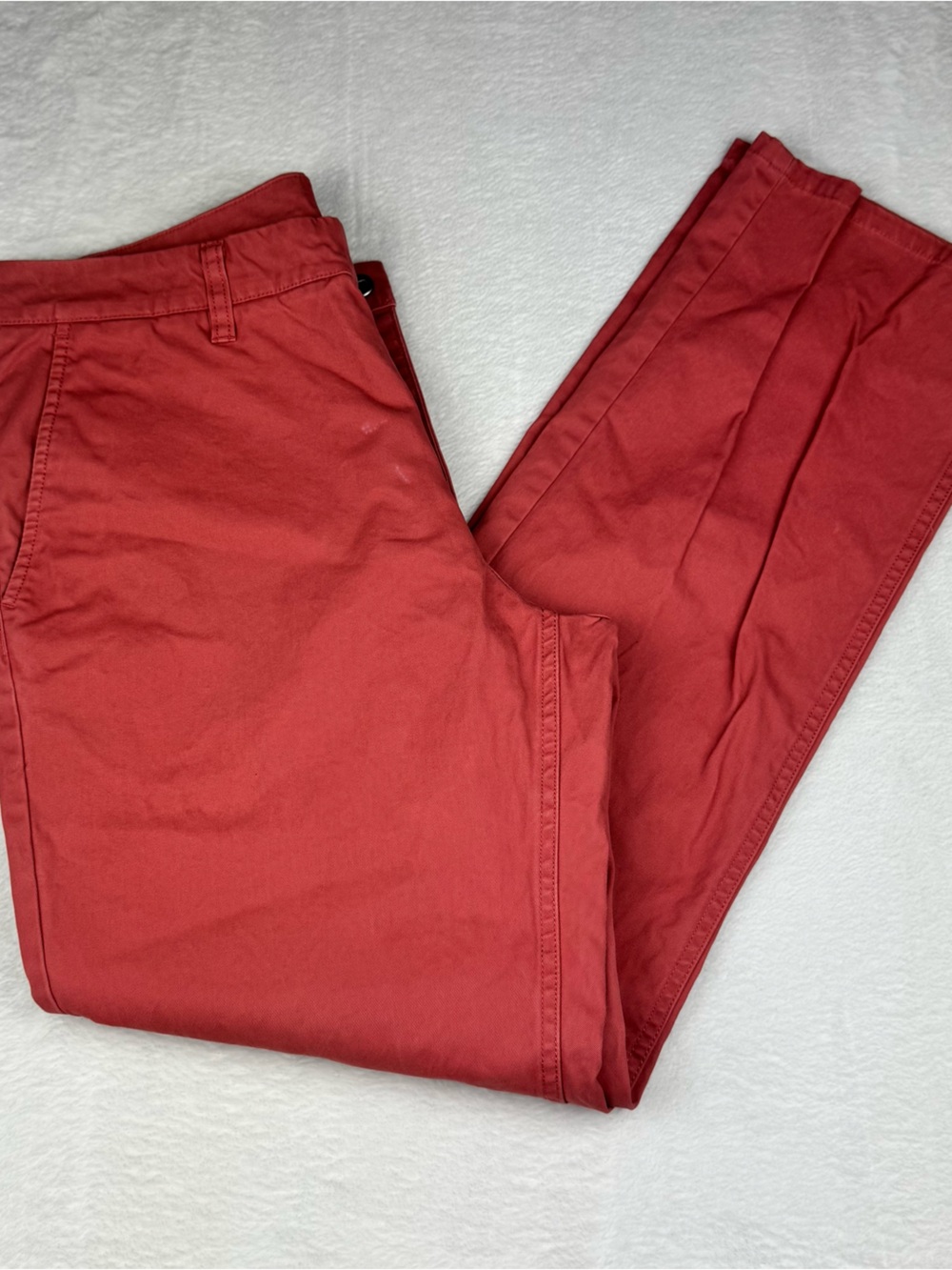 Bonobos straight leg chino pants. Size 33x 32. 100% cotton